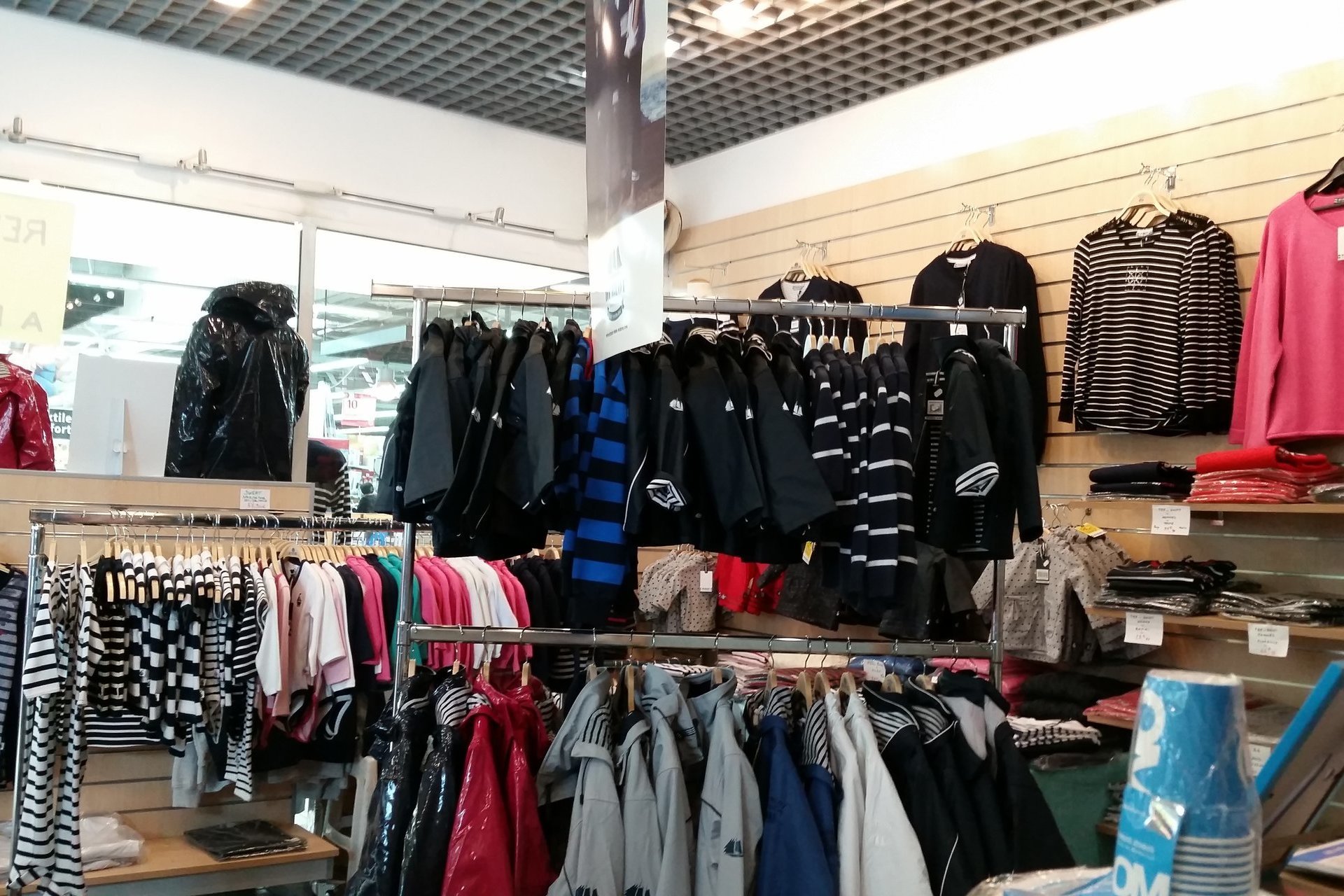 PRO SHOP SPORTS & MODE MARINE HUBLOT