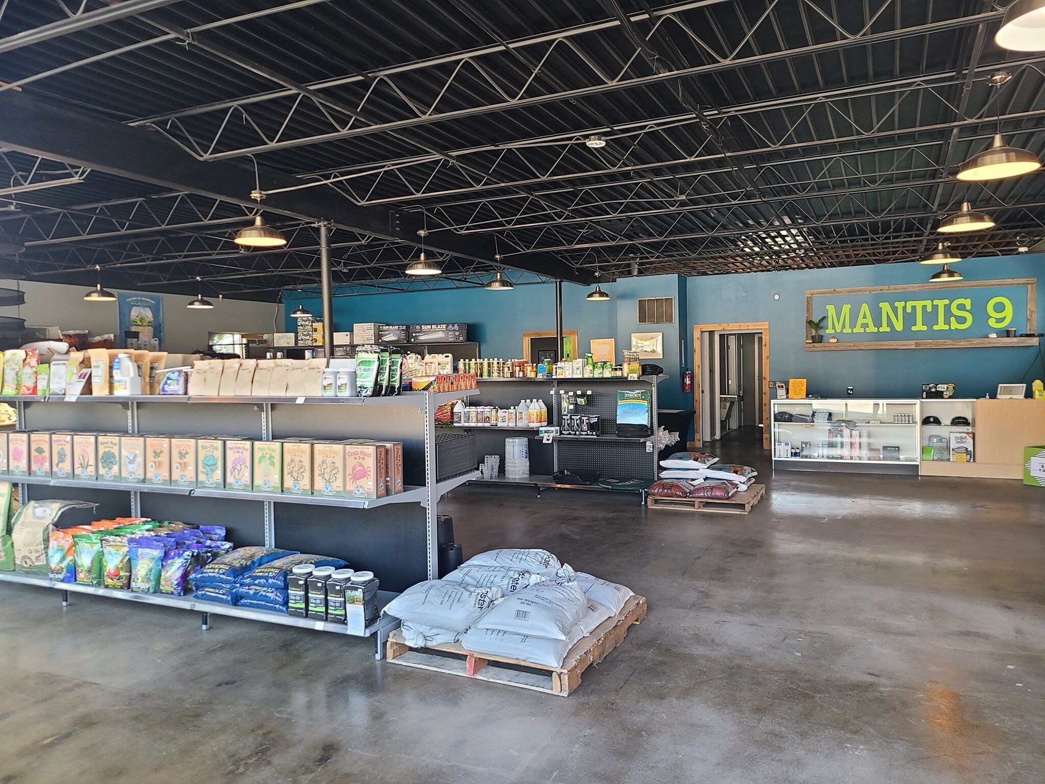 Mantis 9 Grow & Supply