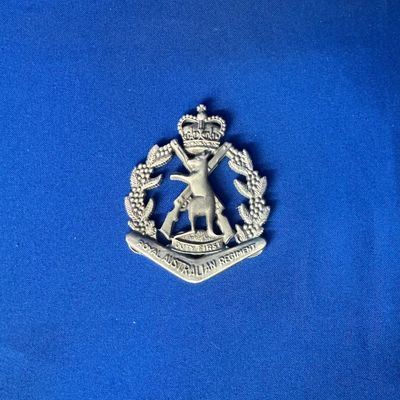 Silver Skippy Badge Spin Cast 75x58mm