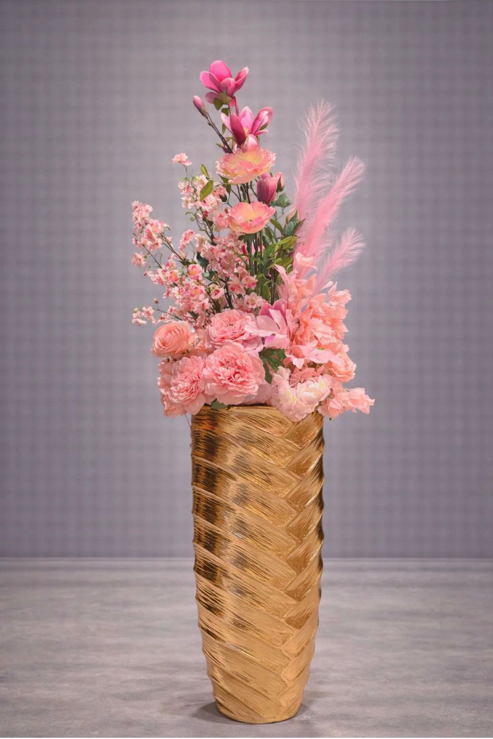 Luxe Gouden visgraat vaas met Zijdebloemstuk