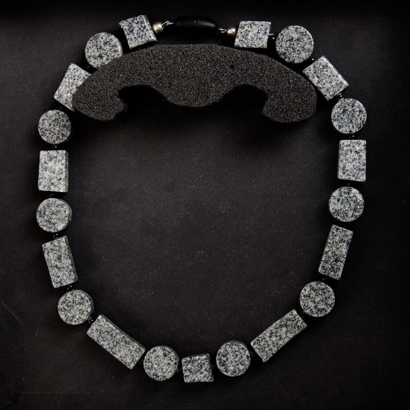 Kette "Schremser Feinkorn Granit"