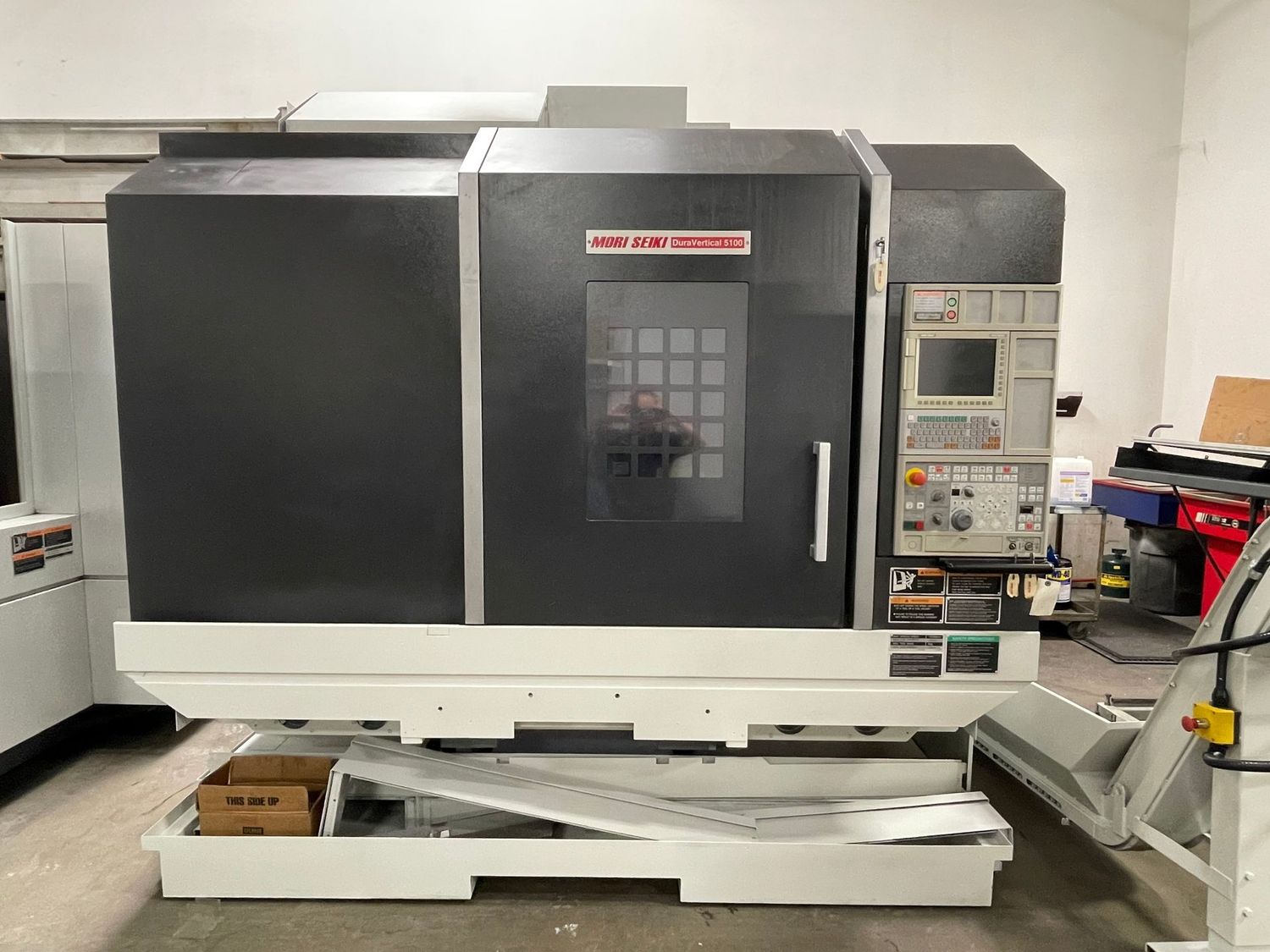 2011 MORI SEIKI DURAVERTICAL 5100 w/ 4th Axis NIKKEN Rotary Table 2011 MORI SEIKI DURAVERTICAL 5100 w/ 4th Axis NIKKEN Rotary Table