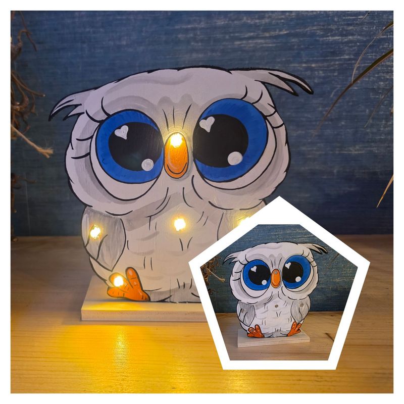 Beleuchtete Eulen-Dekofigur aus Massivholz – LED-Aufsteller „Süßer Fuchs“