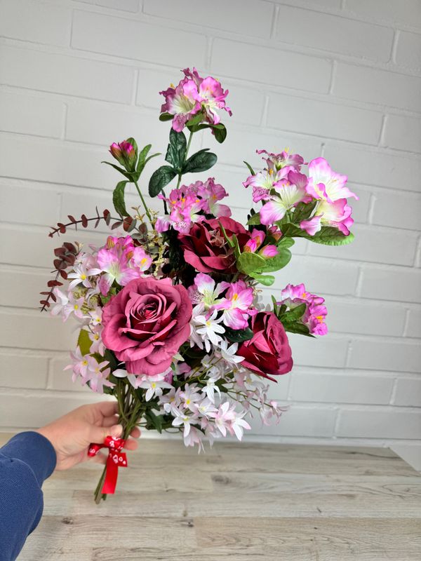 Iso tekokukkakimppu, monisävyinen