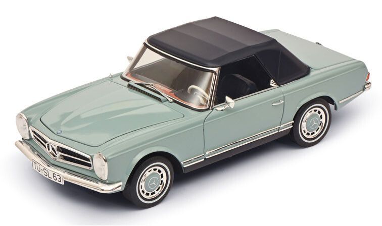 Schuco  1:18 - Mercedes Benz 280 SL Pagode, lichtblauw