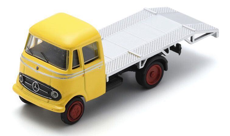 Schuco  1:87 - Mercedes Benz L319 (autotransporter), geel