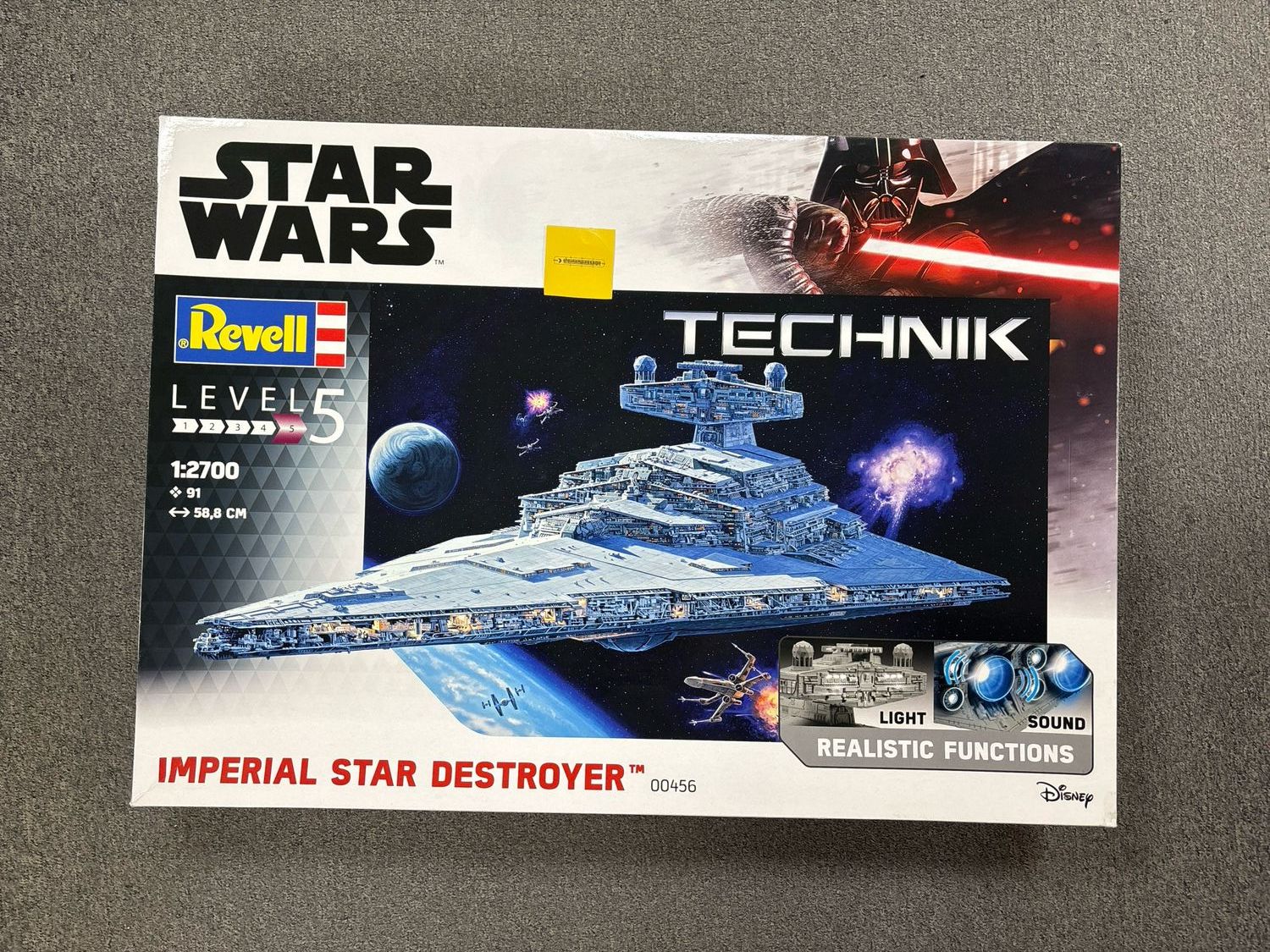 Revell 00456 - Imperial Star Destroyer (licht en geluid)  1:2700