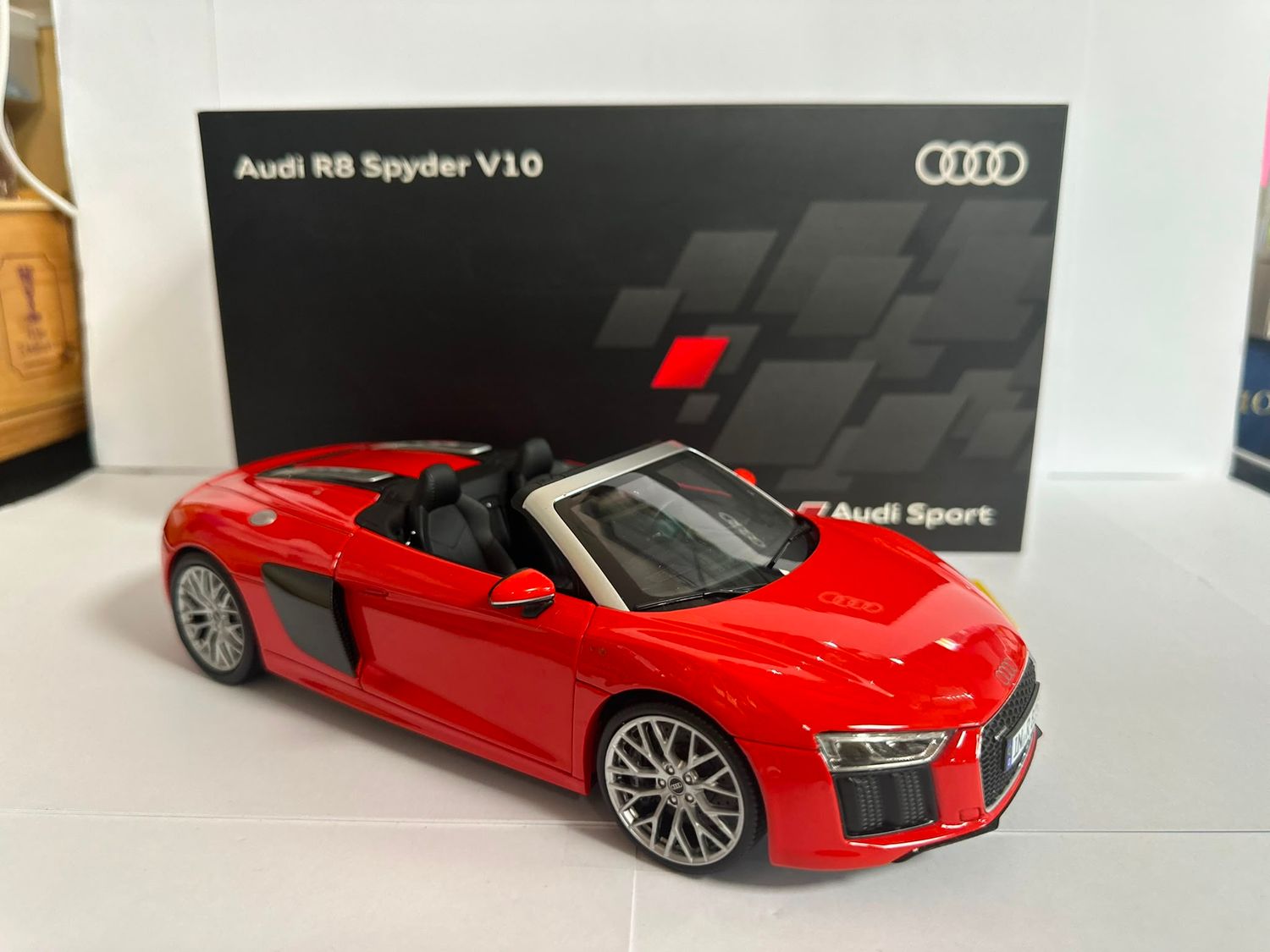 iScale 1:18 - Audi R8 Spyder V10 - 2016, rot