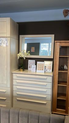 Wall mirror 100 x 65 in a solid wood frame. Can be mounted vertically or horizontally. Furniture store Manx Mēbeles, Jelgava