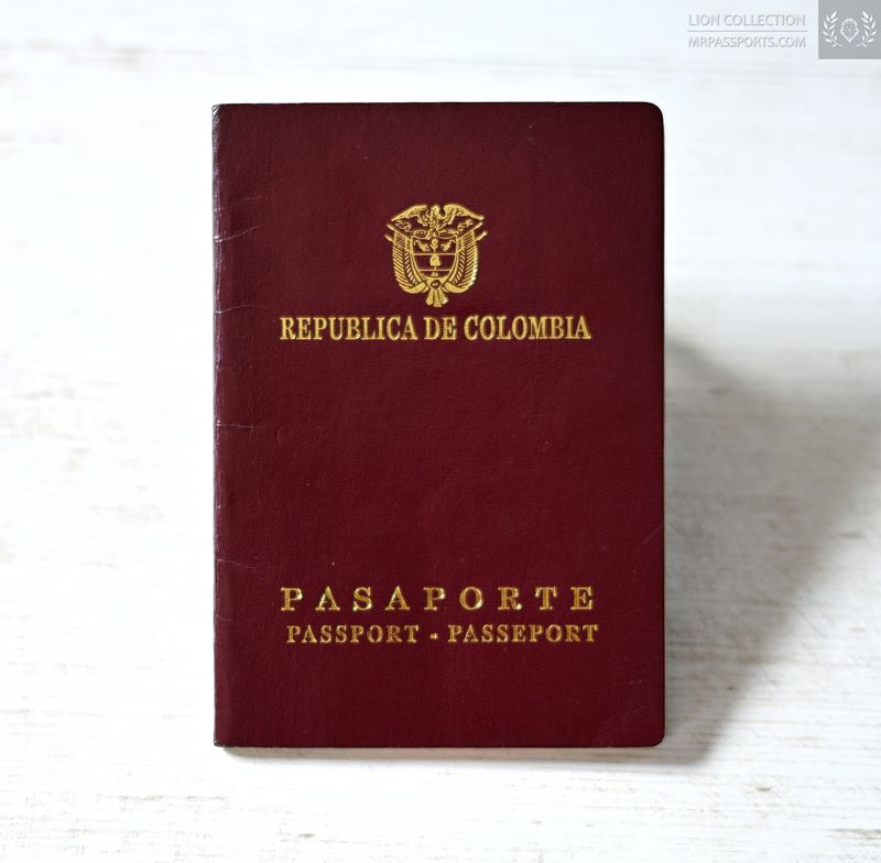 Colombia 2011-2015 passport, nice looking guy, mint condition