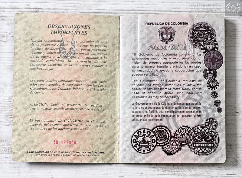 Colombia 2011-2015 passport, nice looking guy, mint condition