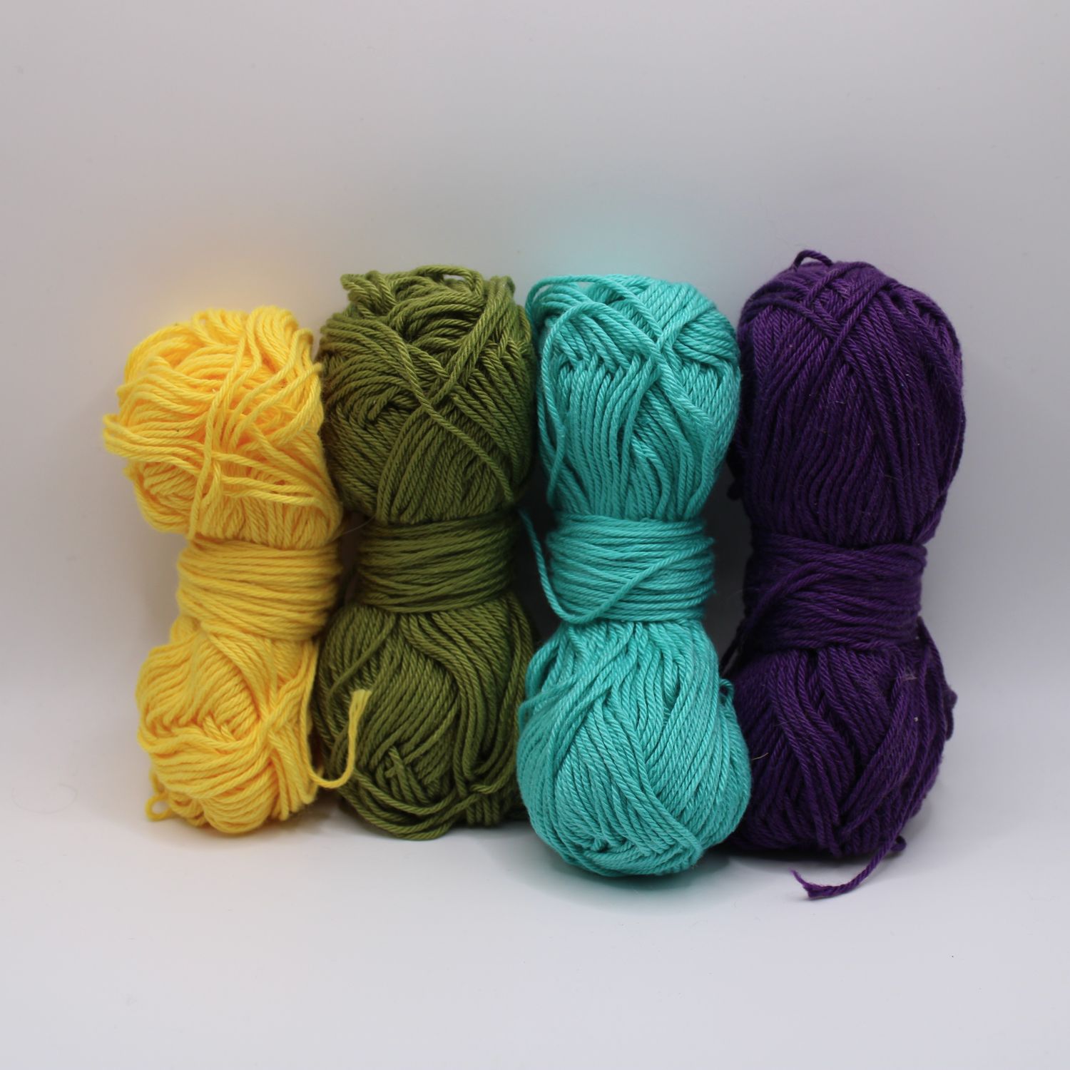 Set van 4 restjes garen