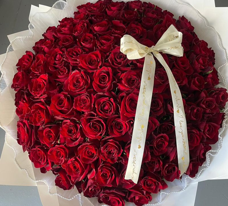 100 Red Imported Roses