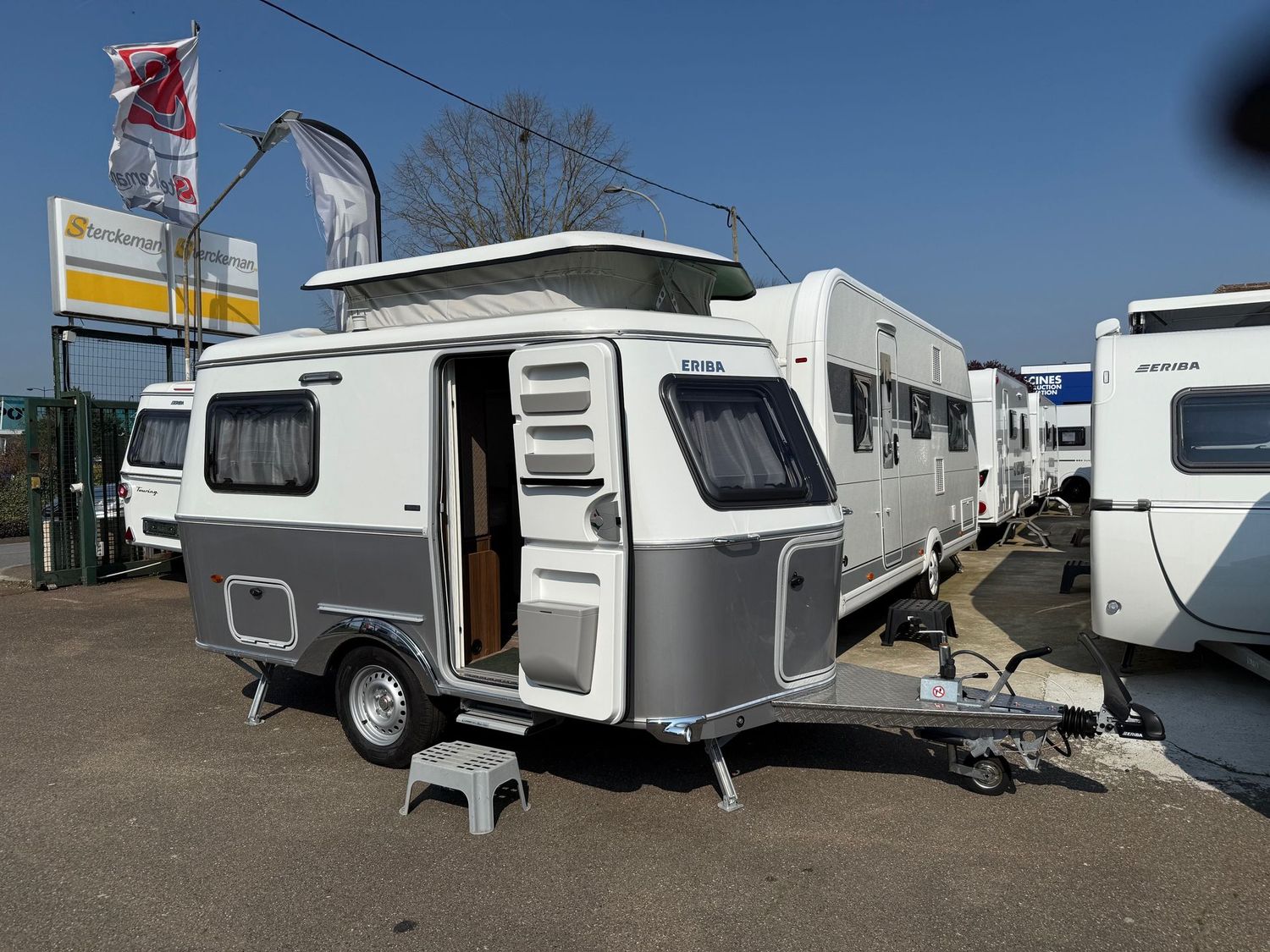 ERIBA TOURING 310  GRIS SILVER  22 990€