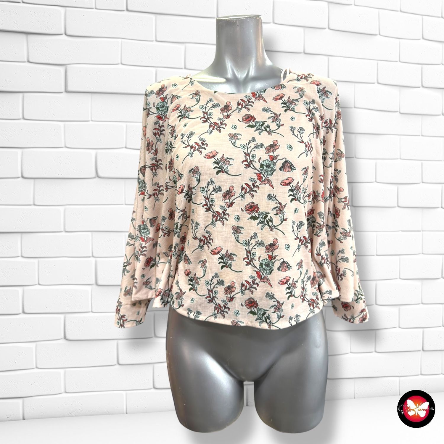 Blusa corte mariposa de flores BERSHKA Talla S