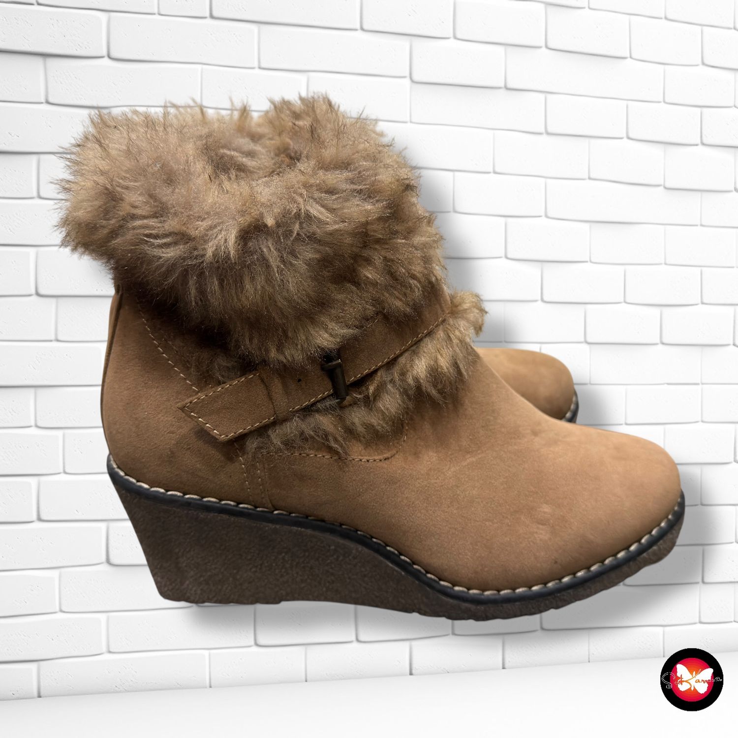 **HOY** Botines tipo ante de cuña con pelito T37