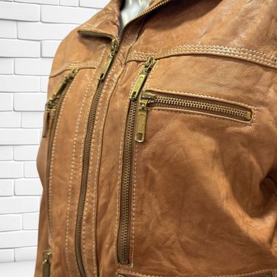 **HOY** Cazadora de piel Talla 38