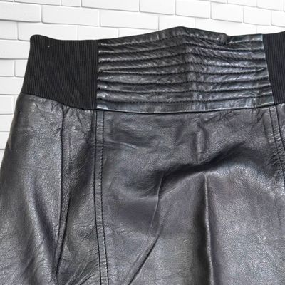 **HOY** Falda lápiz de piel MANGO Talla 38