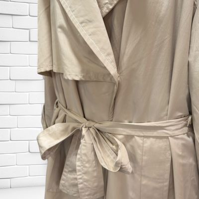 **HOY** Gabardina larga MANGO Talla M (grande)