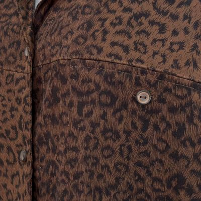 **HOY** Chaqueta sobre camisa animal print Talla 48 (grande)