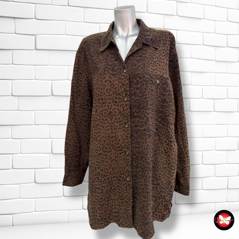 **HOY** Chaqueta sobre camisa animal print Talla 48 (grande)