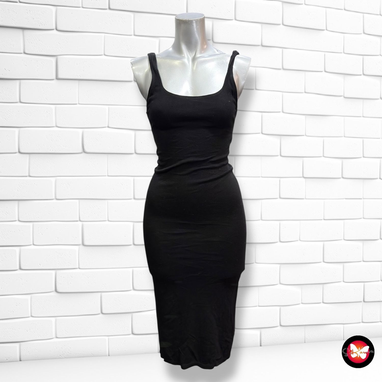 **HOY** Vestido largo básico de tirantes BERHSKA Talla S