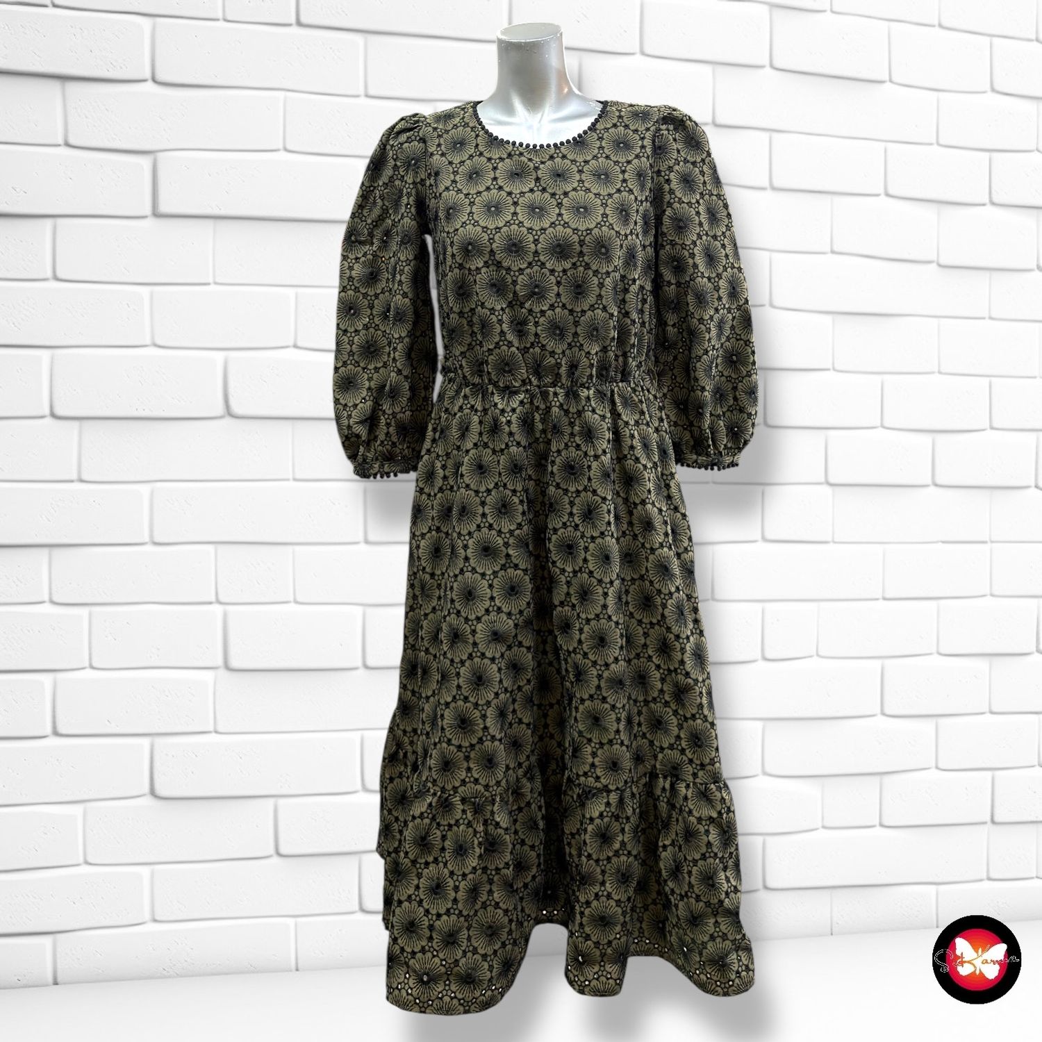 Vestido midi con flores bordadas RESERVED color Verde oliva y negro Talla XS