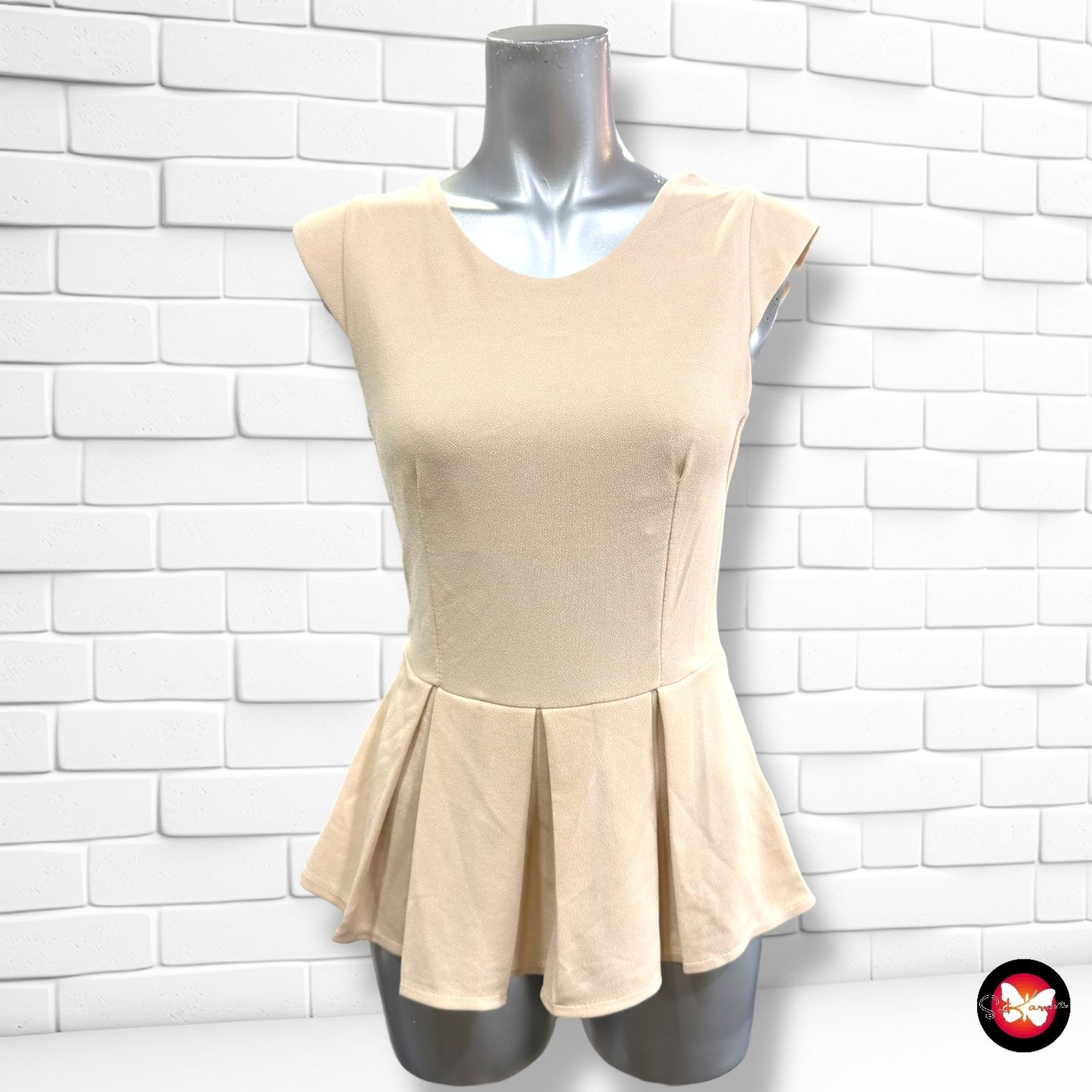 **HOY** Blusa sin magas con volante  color Crema Talla S