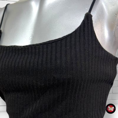 **HOY** Camiseta cropped canalé de tirantes  SHEIN color Negro Talla S