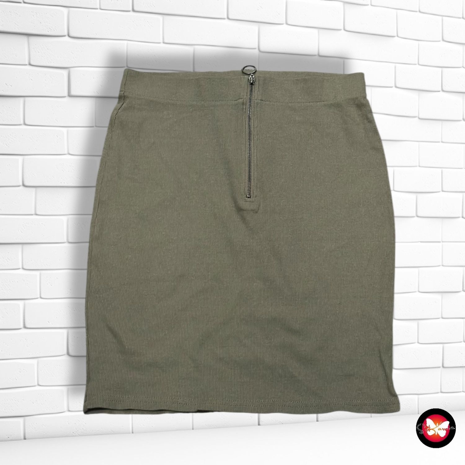 **HOY** Falda canalé  color Verde oliva Talla 36