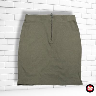 **HOY** Falda canalé color Verde oliva Talla 36