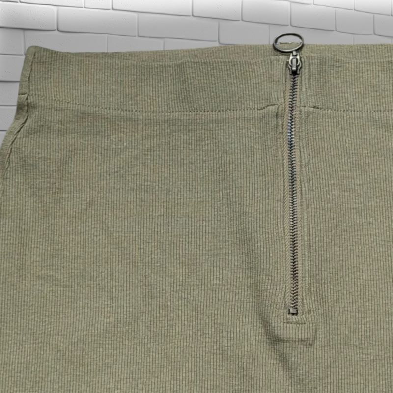 Falda canalé  color Verde oliva Talla 36