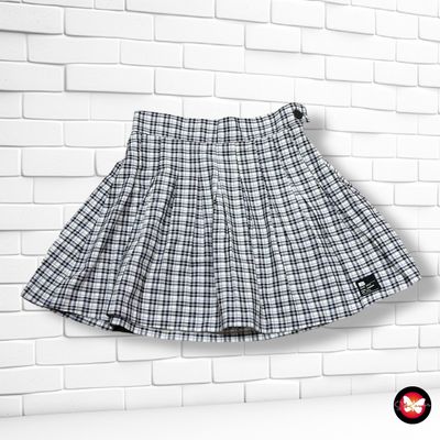 **HOY** Falda preppy BERSHKA color Blanco, lila y negro Talla S