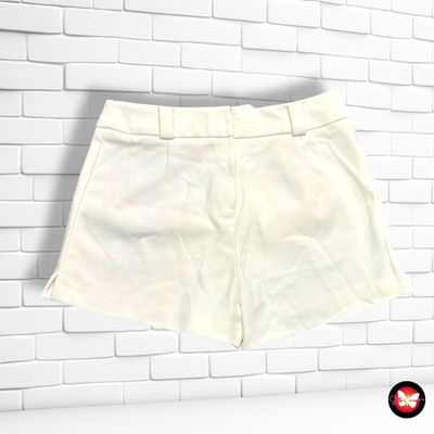 **HOY** Short de vestir color Crema Talla S/M
