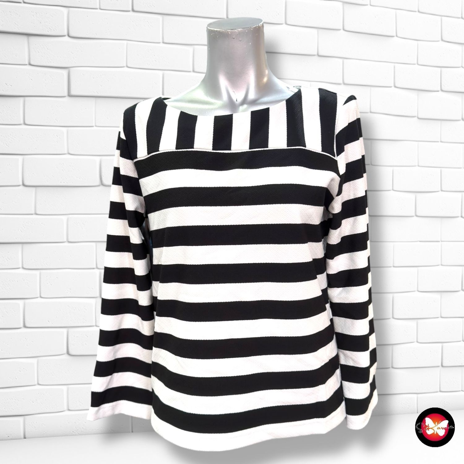 **HOY** Blusa de rayas ONLY color Negro y blanco Talla 36