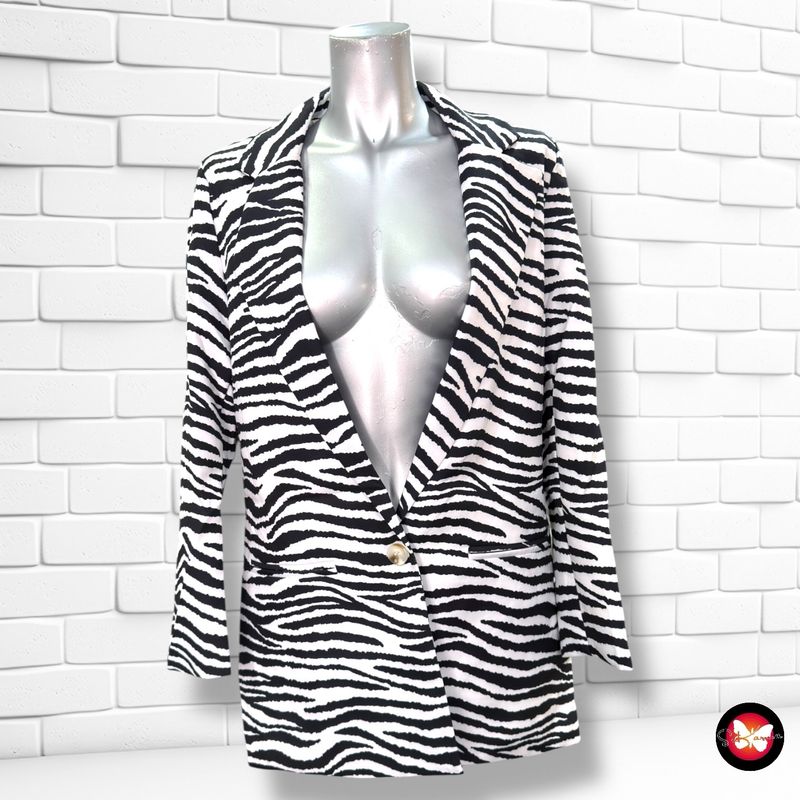 **HOY** Blazer animal print  color Negro y blanco Talla S