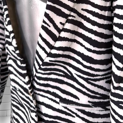 **HOY** Blazer animal print color Negro y blanco Talla S