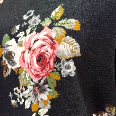 **HOY** Jersey estampado flores ONLY color Negro y varios Talla S