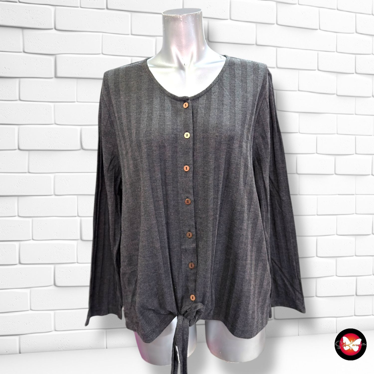 **HOY** Camiseta de manga larga con botones y lazo ÉNFASIS color Gris Talla 50 (pequeña)