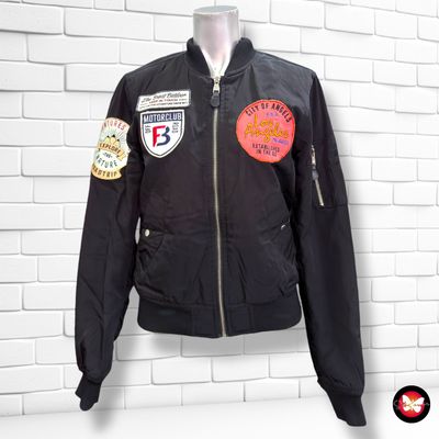 **HOY** Chaqueta bomber acolchada cropped con parches BERSHKA color Negro Talla XS