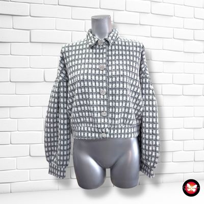 **HOY** Chaqueta tipo tweed cropped DIVIDED color Negro y blanco  Talla S