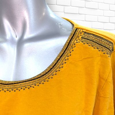 **HOY** Camiseta de manga larga  color Mostaza Talla 42