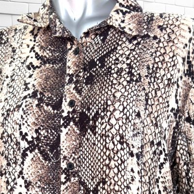 **HOY** Vestido camisero estampado serpiente STRADIVARIUS color Marrón Talla L