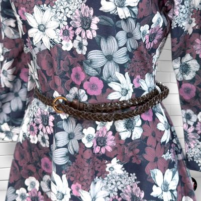 **HOY** Vestido de flores con cinturón STRADIVARIUS color Varios Talla M