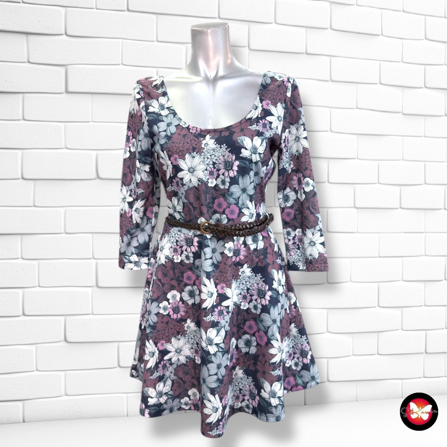 **HOY** Vestido de flores con cinturón STRADIVARIUS color Varios Talla M