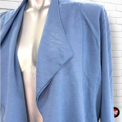 **HOY** Chaqueta básica ZERO color Celeste Talla 36