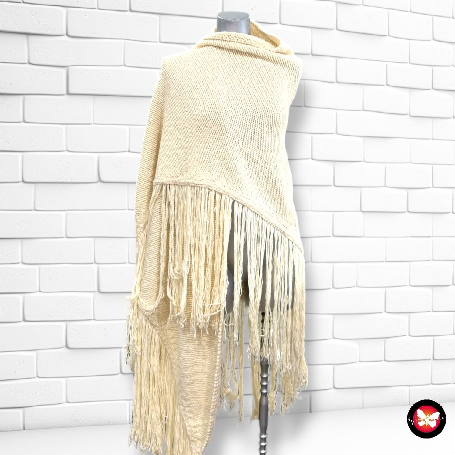 **HOY** Poncho MANGO color Crema Talla ÚNICA