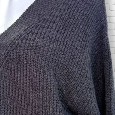 **HOY** Jersey de manga larga y cuello “V” AMISU color Negro Talla S