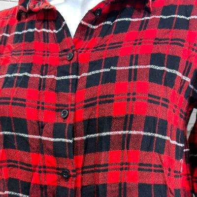 **HOY** Camisa de manga larga de cuadros C&A color Rojo y negro Talla S