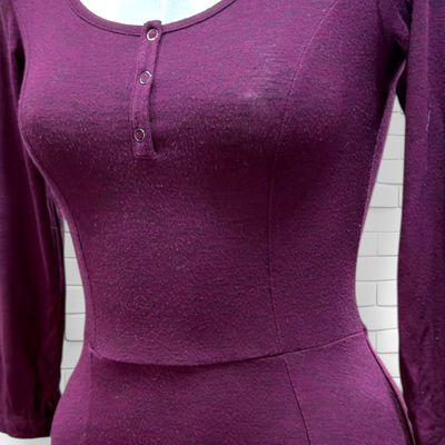 **HOY** Vestido de media manga BERSHKA color Uva Talla S